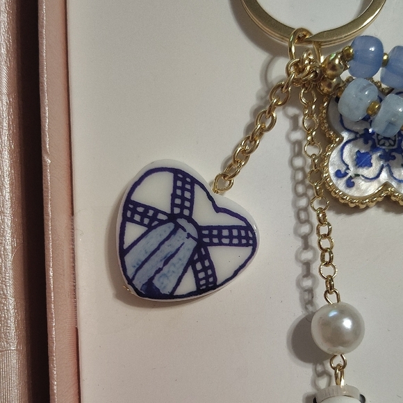 nOir Jewelry Blue and Gold Charm Key Holder - Picture 8 of 9